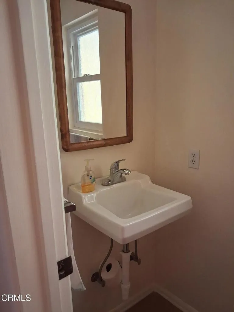 3296 San Luis Street Ventura, CA 93003