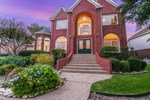 2302 Cliffs Edge Drive