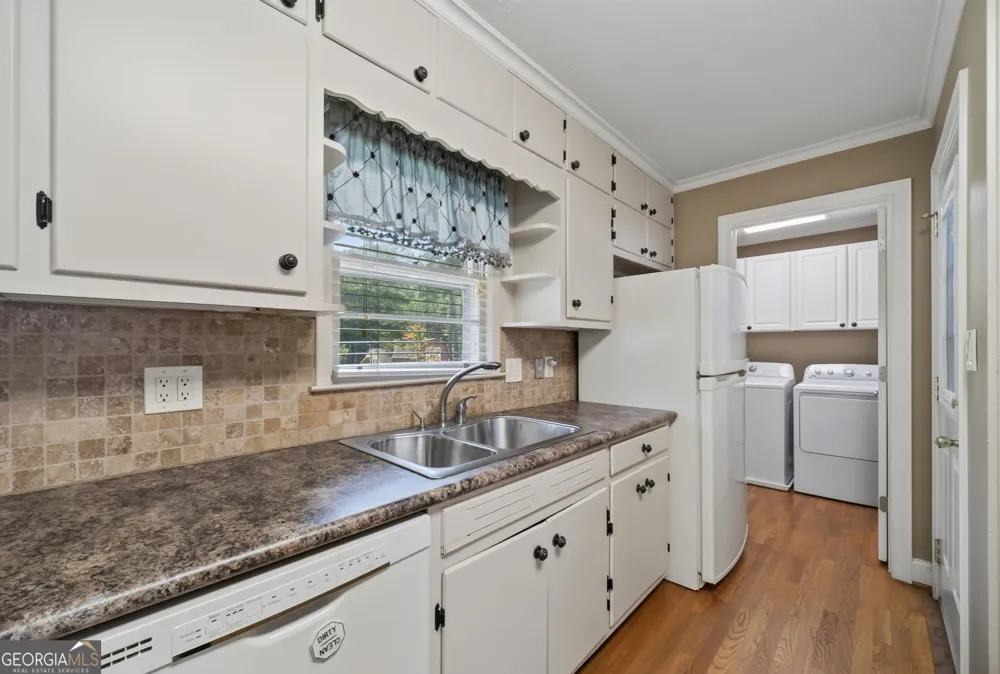 2303 Rockbridge RD Stone Mountain, GA 30087