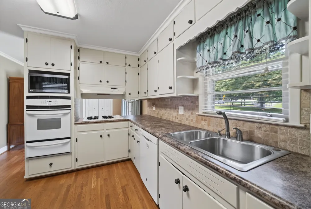2303 Rockbridge RD Stone Mountain, GA 30087