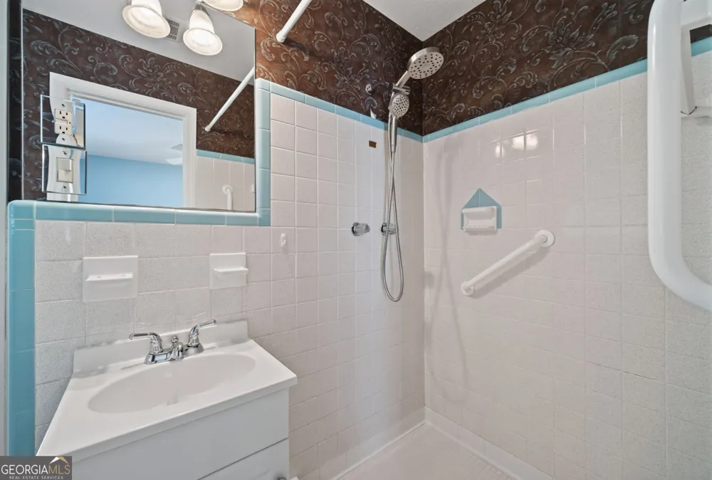 2303 Rockbridge RD Stone Mountain, GA 30087