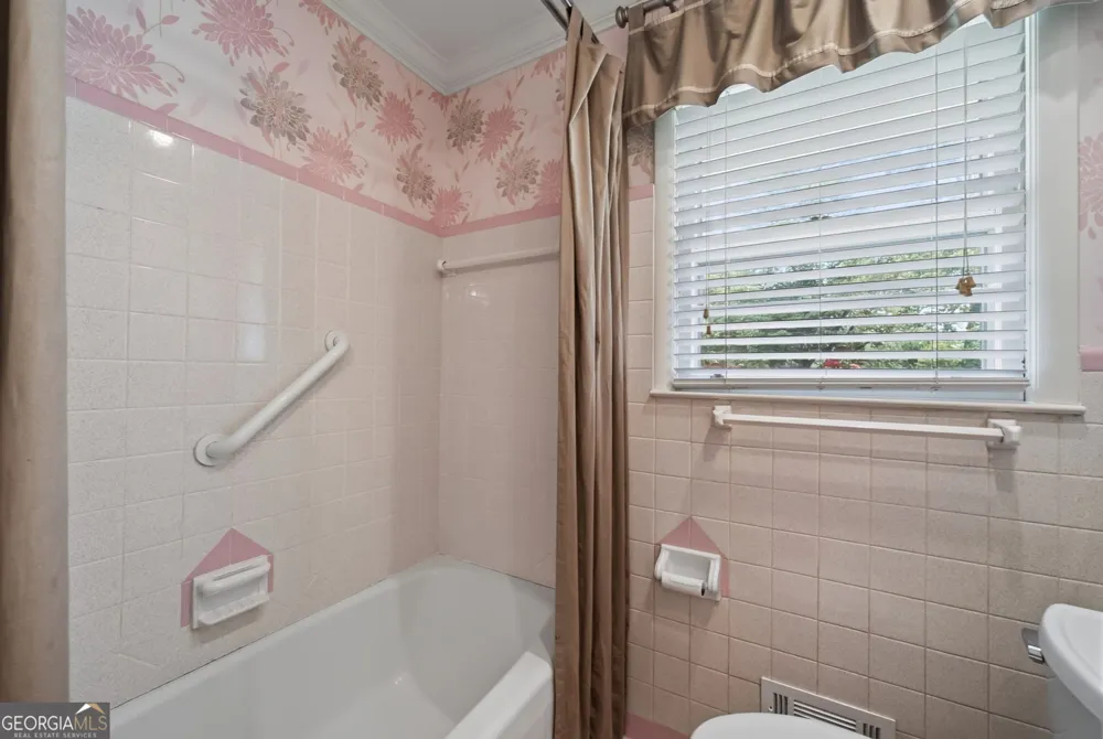 2303 Rockbridge RD Stone Mountain, GA 30087