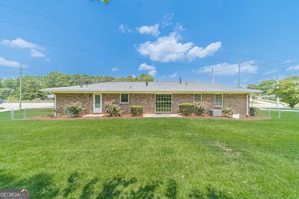2303 Rockbridge RD Stone Mountain, GA 30087