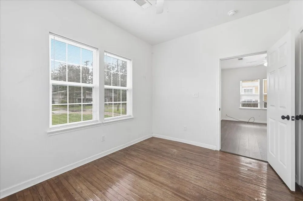 6657 Washington Street Groves, TX 77619