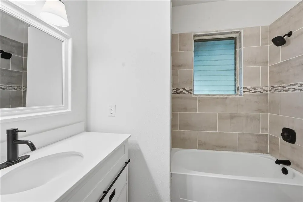 6657 Washington Street Groves, TX 77619