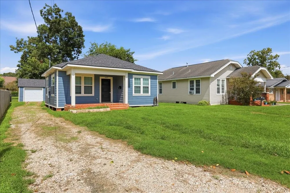 6657 Washington Street Groves, TX 77619