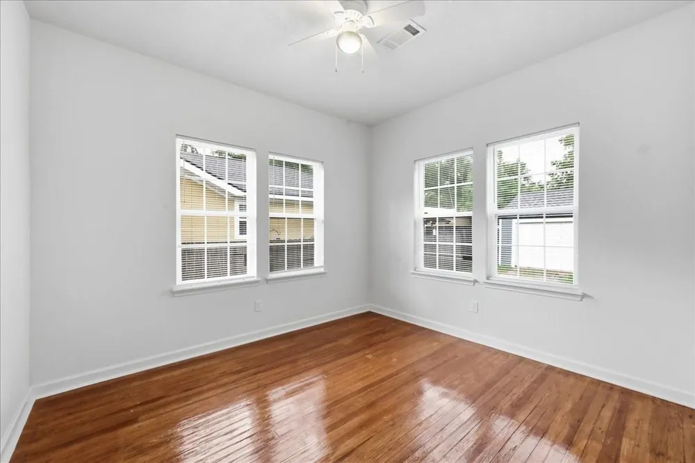 6657 Washington Street Groves, TX 77619