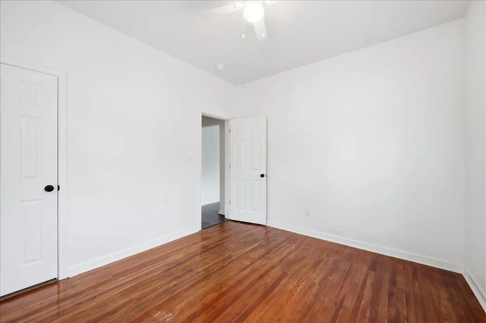 6657 Washington Street Groves, TX 77619