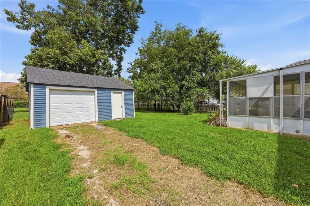6657 Washington Street Groves, TX 77619