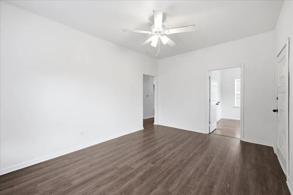 6657 Washington Street Groves, TX 77619