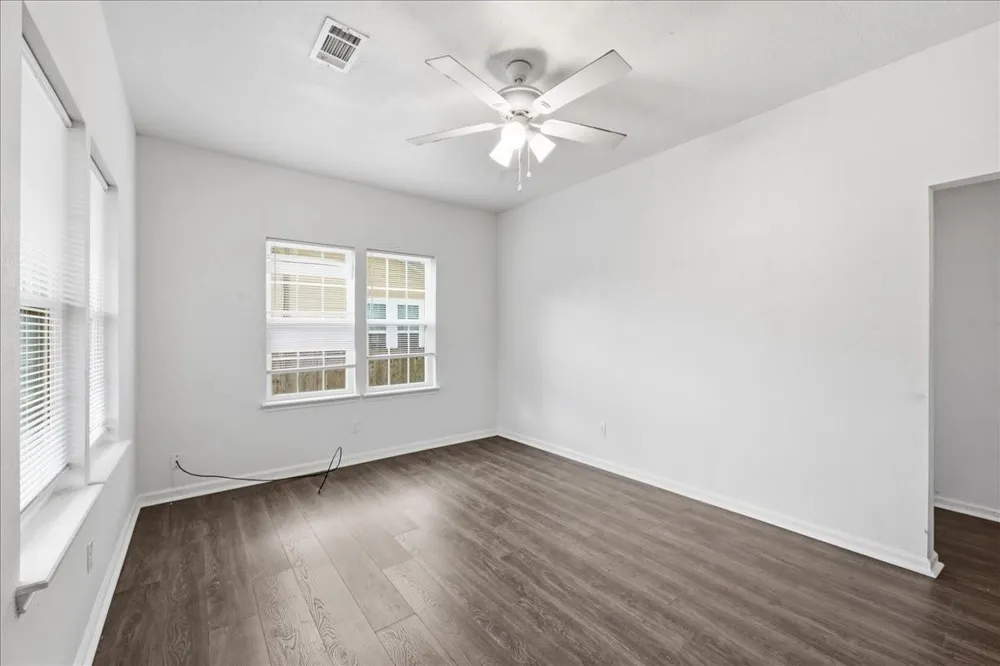 6657 Washington Street Groves, TX 77619