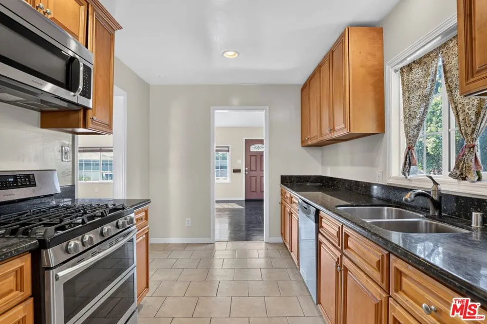 5551 Arch Crest Drive Los Angeles, CA 90043