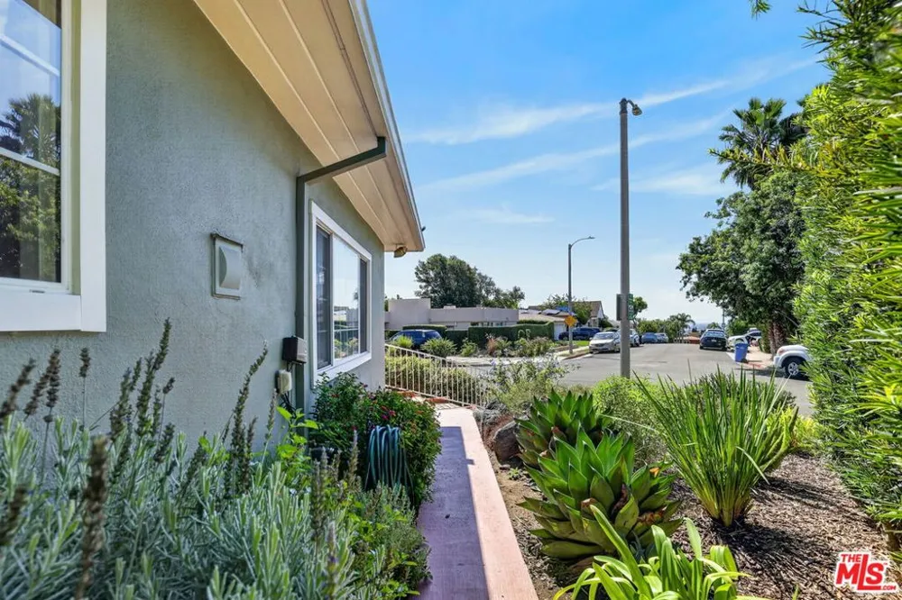 5551 Arch Crest Drive Los Angeles, CA 90043
