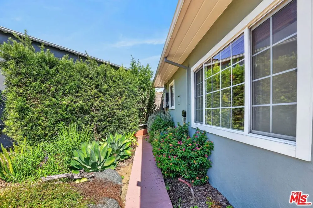 5551 Arch Crest Drive Los Angeles, CA 90043