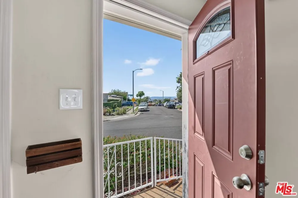 5551 Arch Crest Drive Los Angeles, CA 90043