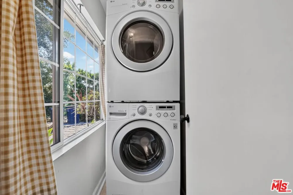 5551 Arch Crest Drive Los Angeles, CA 90043