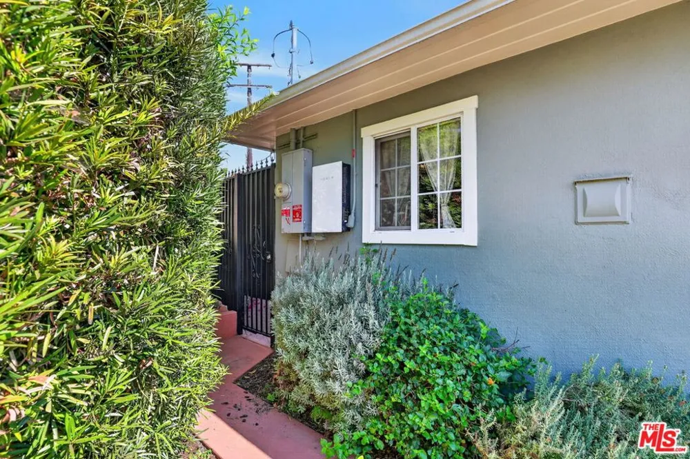 5551 Arch Crest Drive Los Angeles, CA 90043