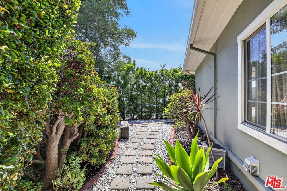 5551 Arch Crest Drive Los Angeles, CA 90043