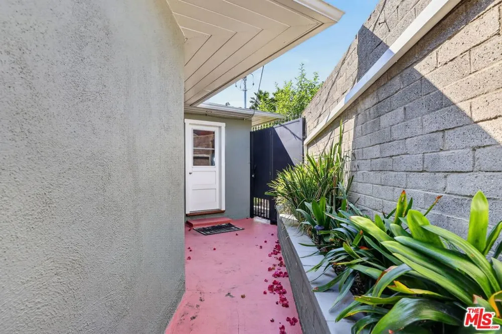 5551 Arch Crest Drive Los Angeles, CA 90043