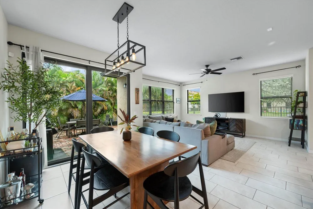 8221 Cinch Way Lake Worth, FL 33467