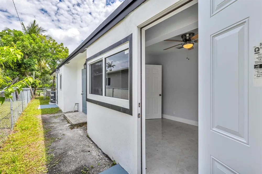 800802 SW 6th Court #800-802 Pompano Beach, FL 33060