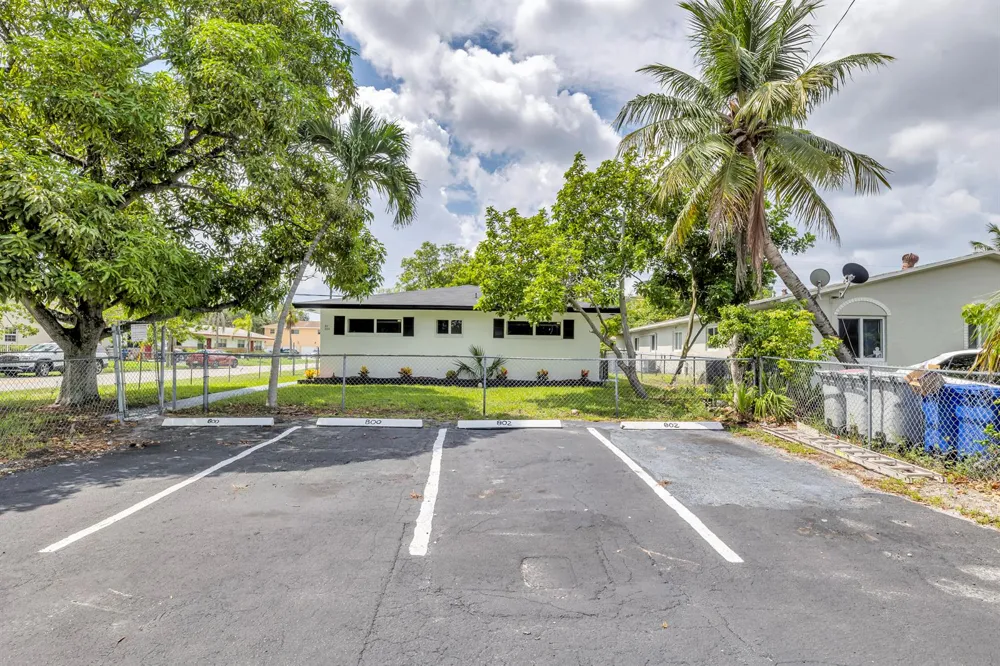 800802 SW 6th Court #800-802 Pompano Beach, FL 33060