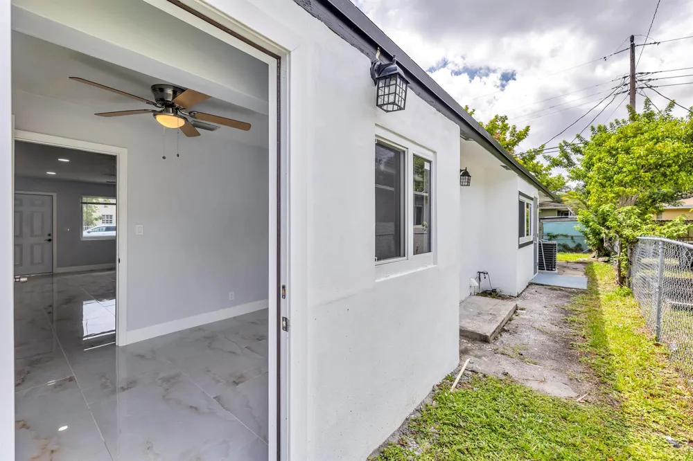 800802 SW 6th Court #800-802 Pompano Beach, FL 33060