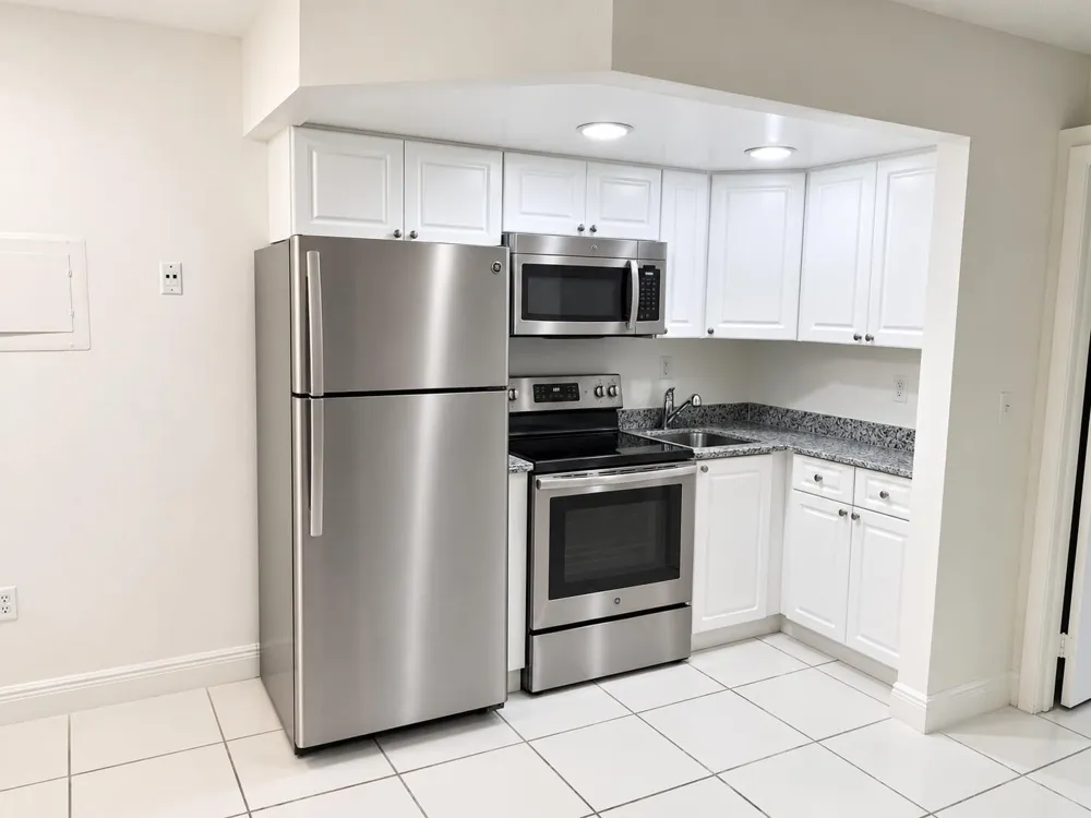 19455 NE 10 AVENUE #2-521 North Miami Beach, FL 33179