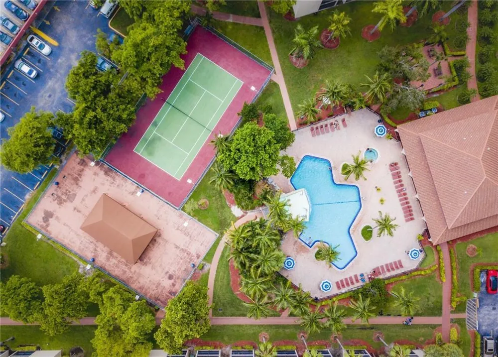 19455 NE 10 AVENUE #2-521 North Miami Beach, FL 33179