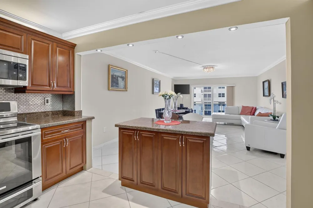 1701 S OCEAN DRIVE #902 Hollywood, FL 33019
