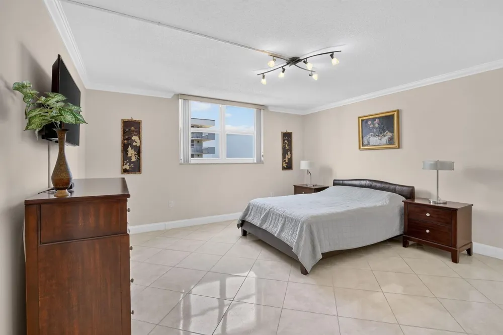 1701 S OCEAN DRIVE #902 Hollywood, FL 33019