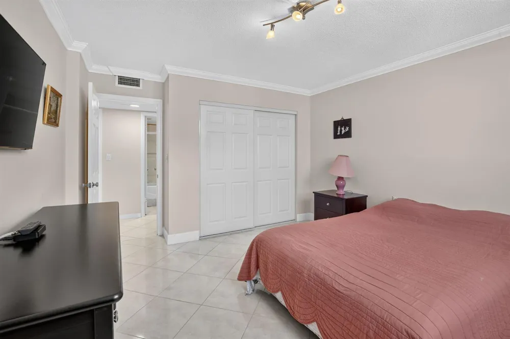 1701 S OCEAN DRIVE #902 Hollywood, FL 33019