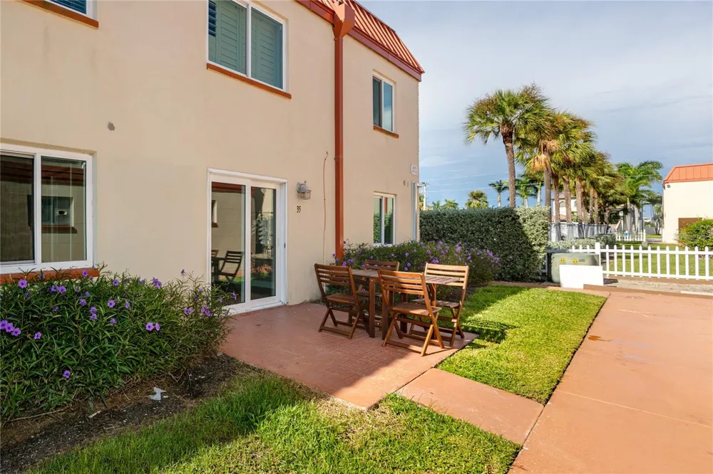 10379 PARADISE BOULEVARD #35 Treasure Island, FL 33706