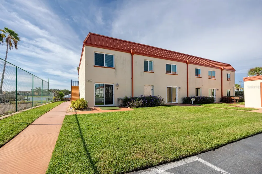 10379 PARADISE BOULEVARD #35 Treasure Island, FL 33706