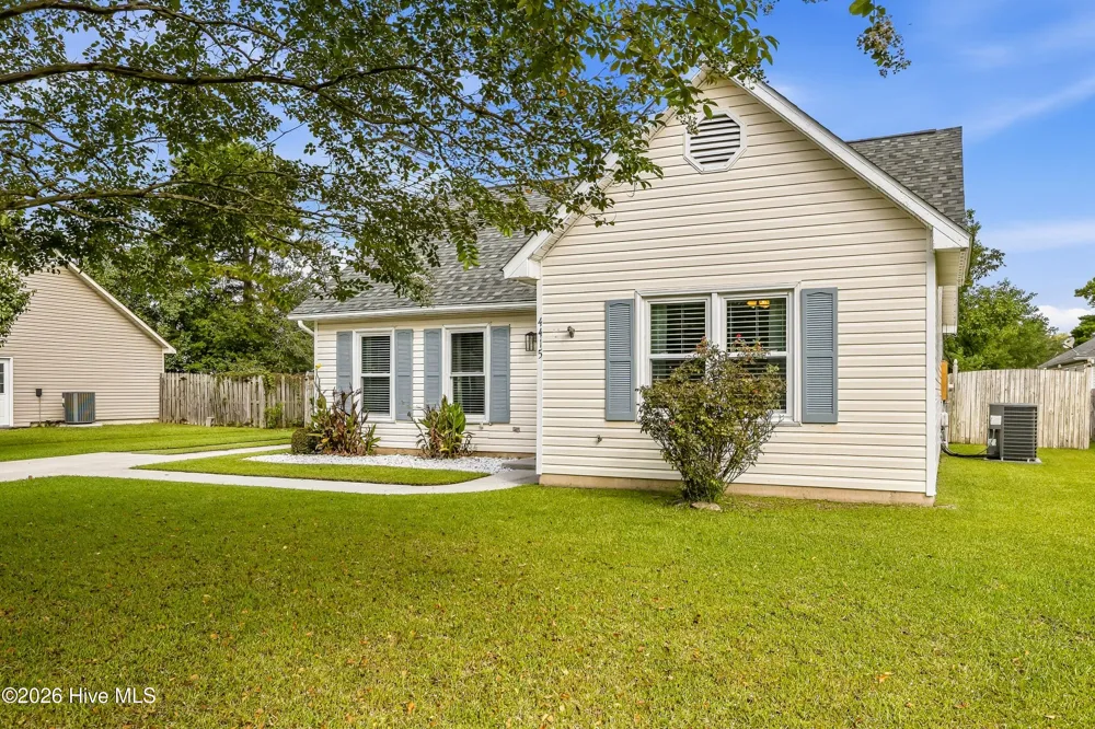 4415 Woodcroft Court Wilmington, NC 28405