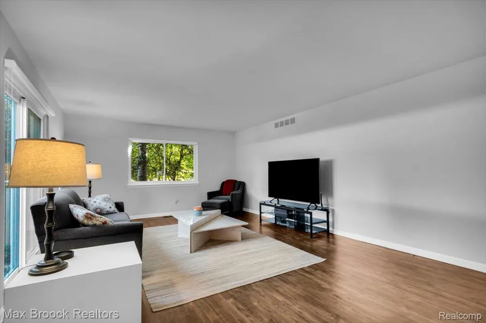 1460 Trailwood Path Bloomfield Charter Township, MI 48301