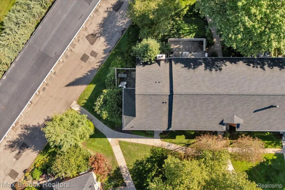 1460 Trailwood Path Bloomfield Charter Township, MI 48301