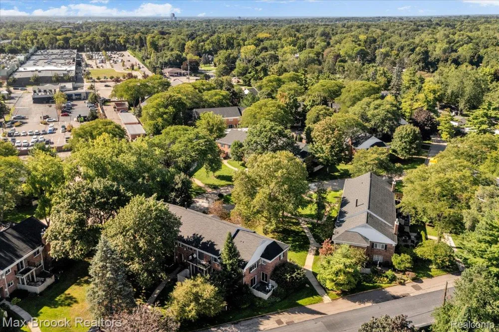 1460 Trailwood Path Bloomfield Charter Township, MI 48301