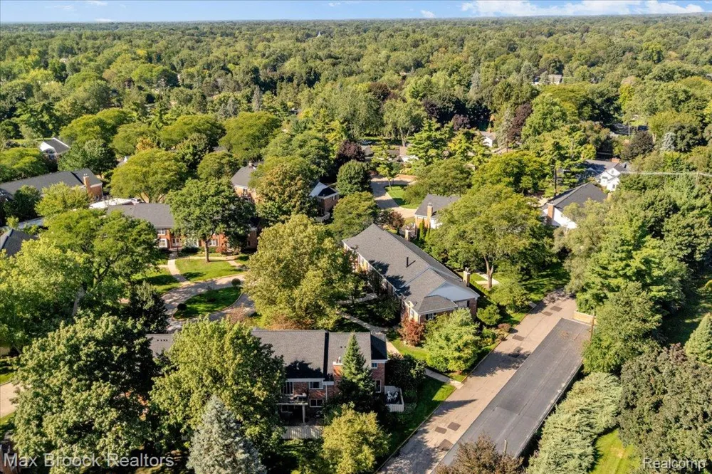 1460 Trailwood Path Bloomfield Charter Township, MI 48301
