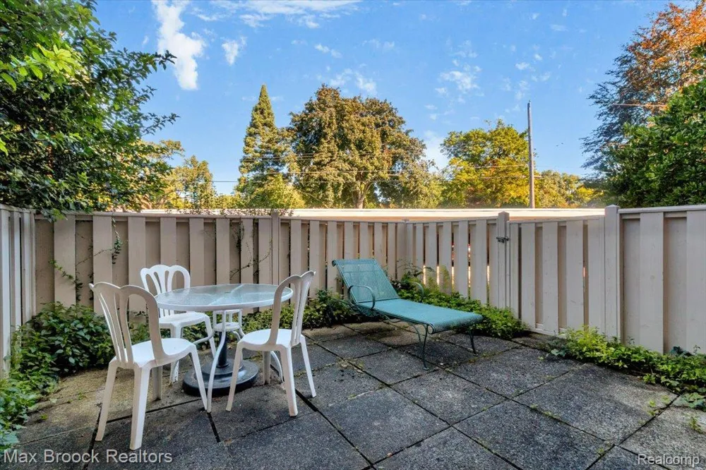 1460 Trailwood Path Bloomfield Charter Township, MI 48301