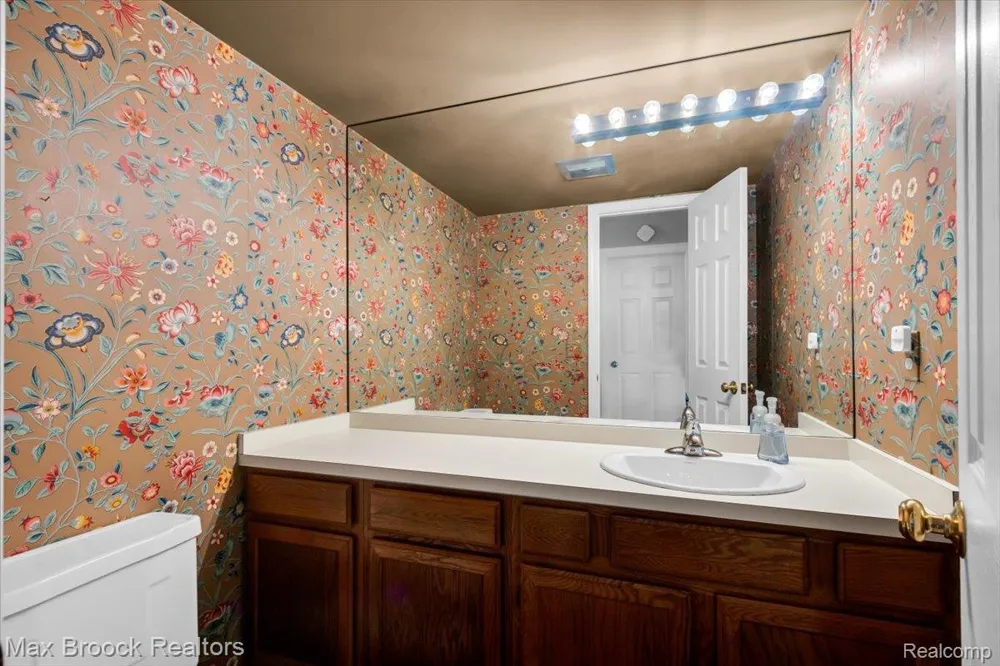 1460 Trailwood Path Bloomfield Charter Township, MI 48301