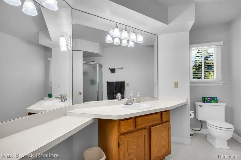 1460 Trailwood Path Bloomfield Charter Township, MI 48301