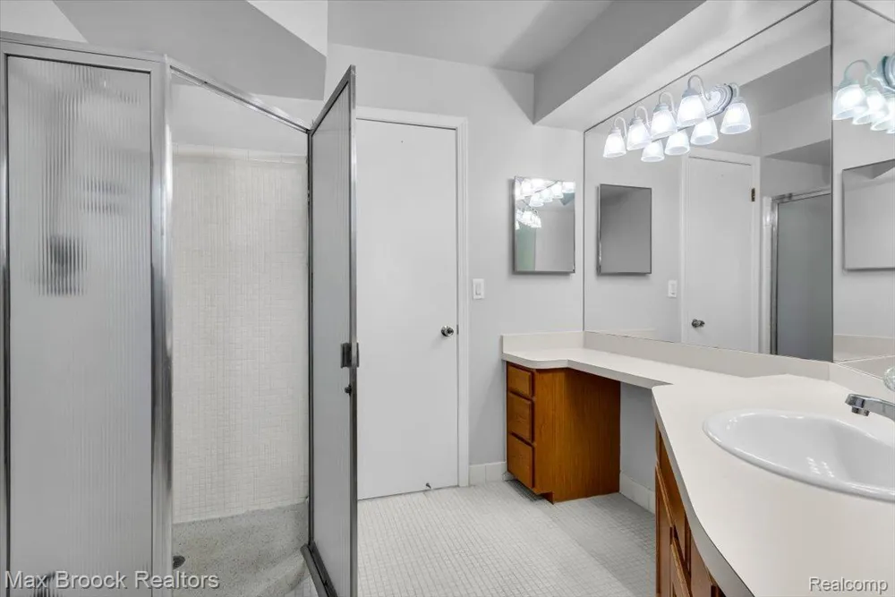1460 Trailwood Path Bloomfield Charter Township, MI 48301