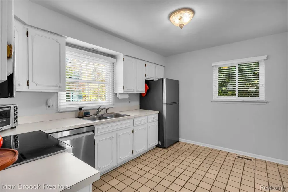 1460 Trailwood Path Bloomfield Charter Township, MI 48301