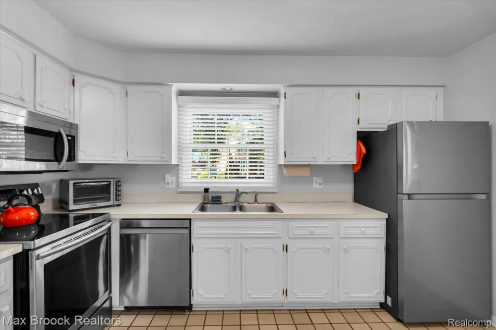 1460 Trailwood Path Bloomfield Charter Township, MI 48301
