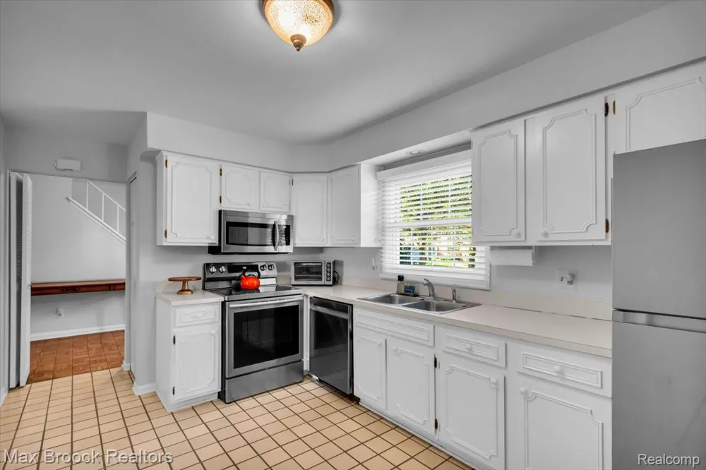 1460 Trailwood Path Bloomfield Charter Township, MI 48301