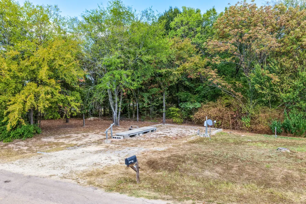 121 Rs County Road 3317 Emory, TX 75440