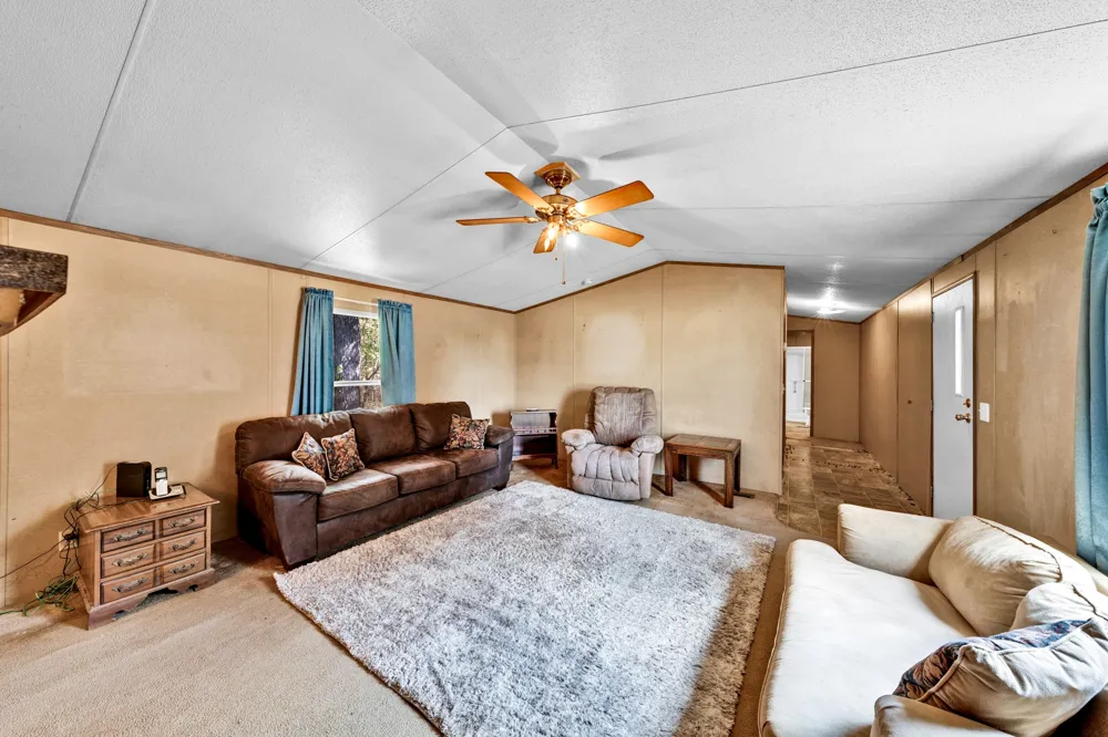 121 Rs County Road 3317 Emory, TX 75440