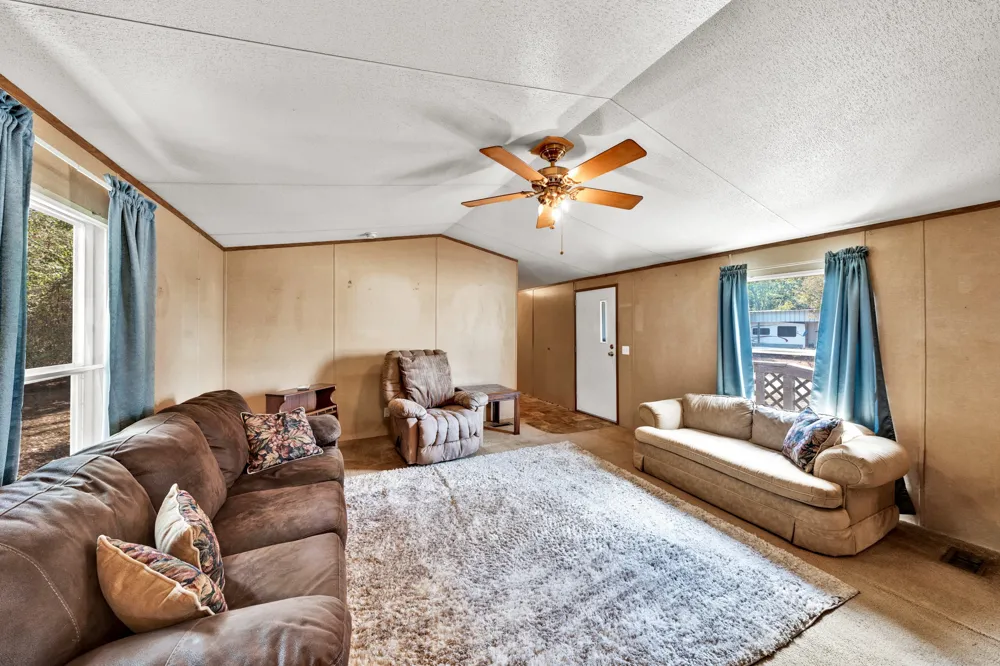 121 Rs County Road 3317 Emory, TX 75440