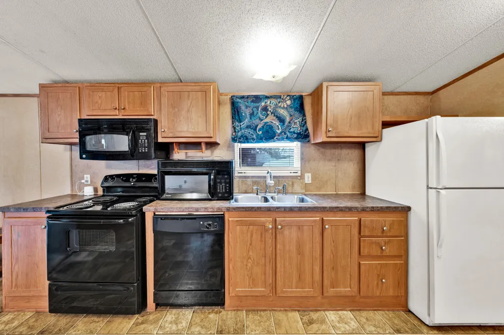121 Rs County Road 3317 Emory, TX 75440